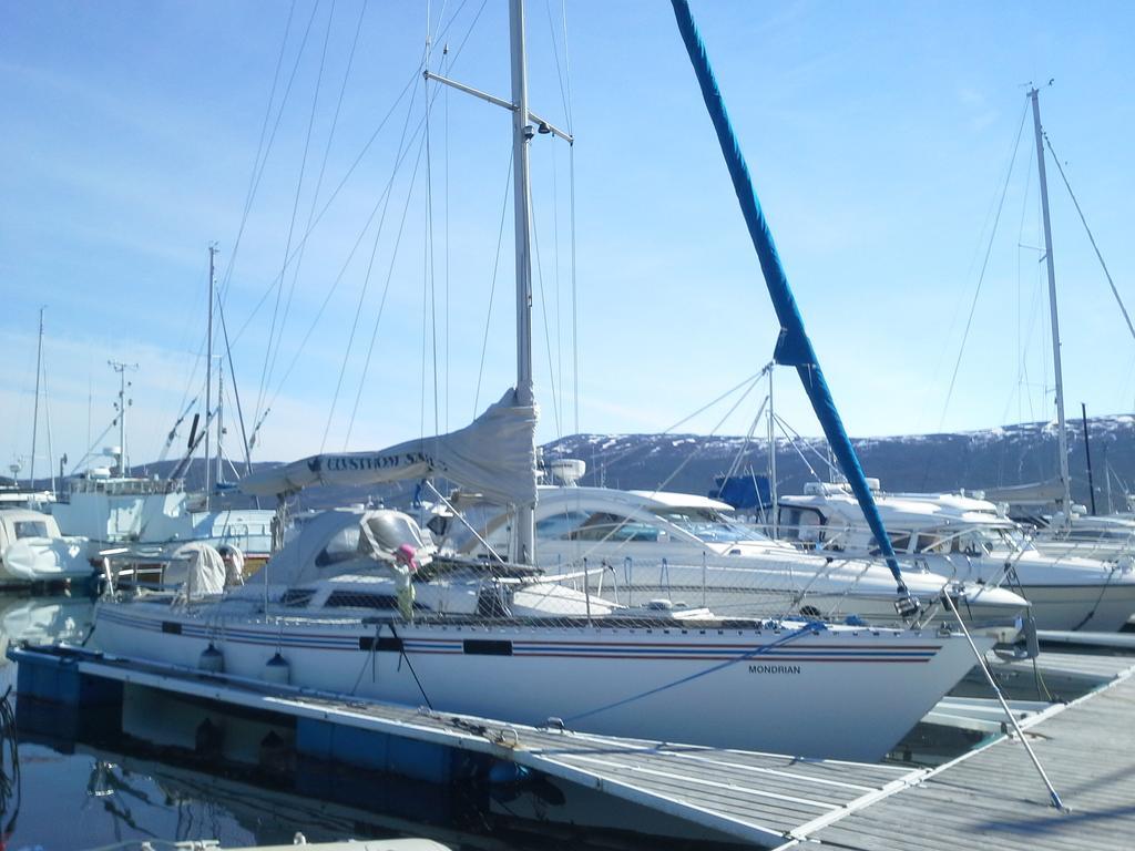 Norwavey, Sleep In A Boat Hotel Krokelvdalen Eksteriør billede